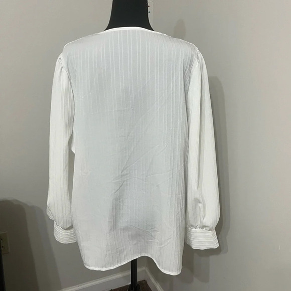 NWOT White V-Neck Lace trim, long sleeve cuff wrists blouse tunic 1XL new - Picture 2 of 8